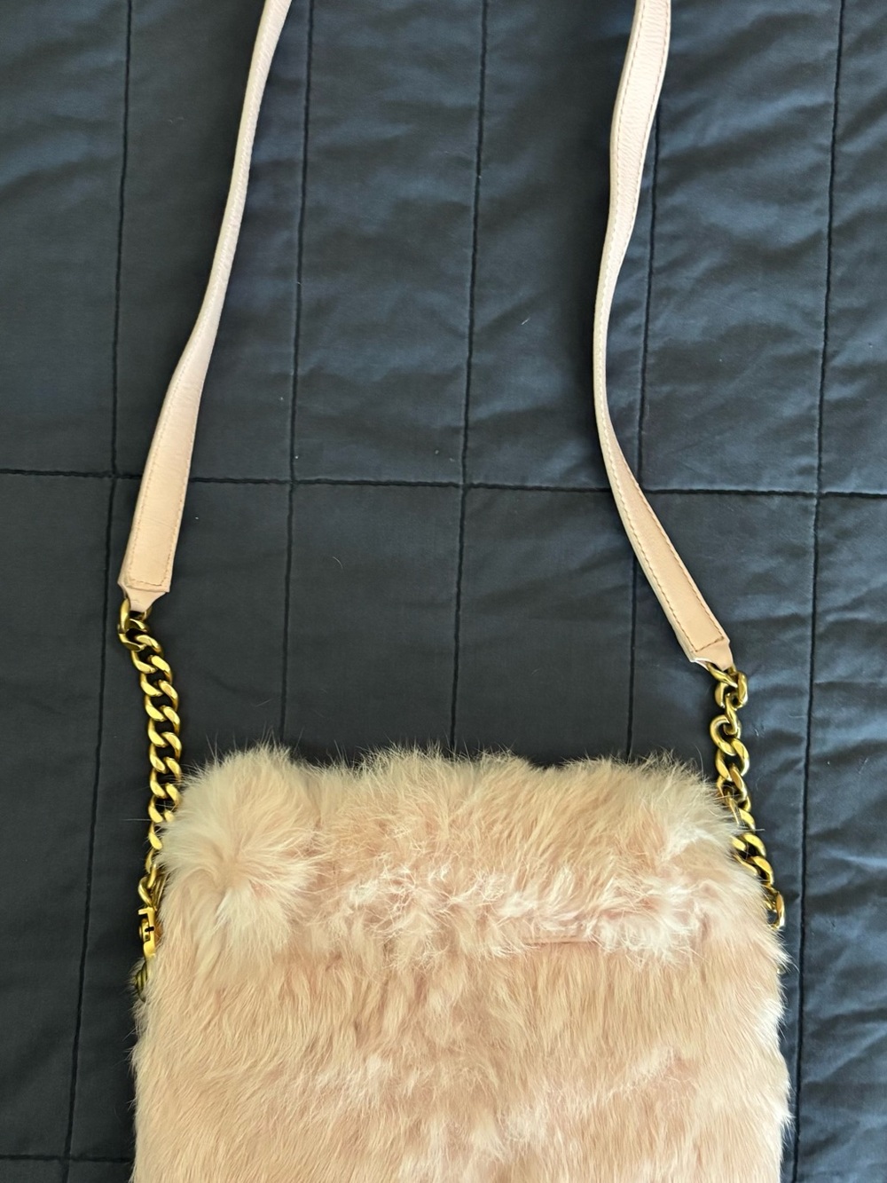 Circa 2007 Juicy Couture Rabbit Fur Blush Pink Crossbody with Gold Chain - Picture 3 of 16
